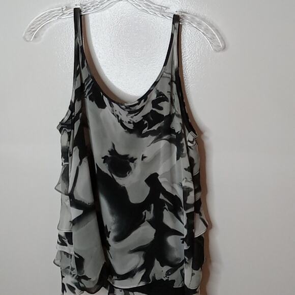New York Company Women's Ruffle Small Sleeveless blouse. Atleisure, Layering . - Picture 5 of 8